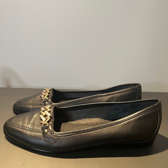 Amalfi by Rangoon Oste Italian Leather Loafers Flats Two Tone Metal Size 8 NWOT - Picture 1 of 7